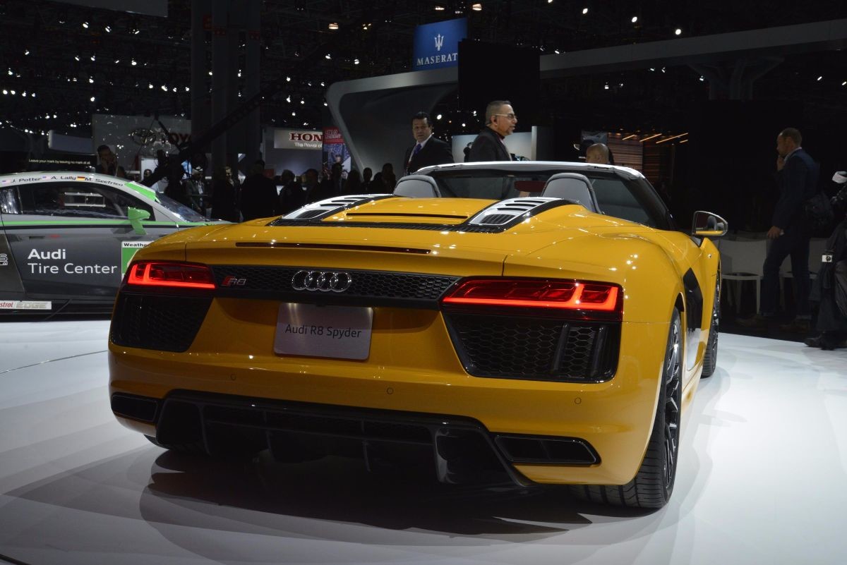 Nuova Audi R8 Spyder V10