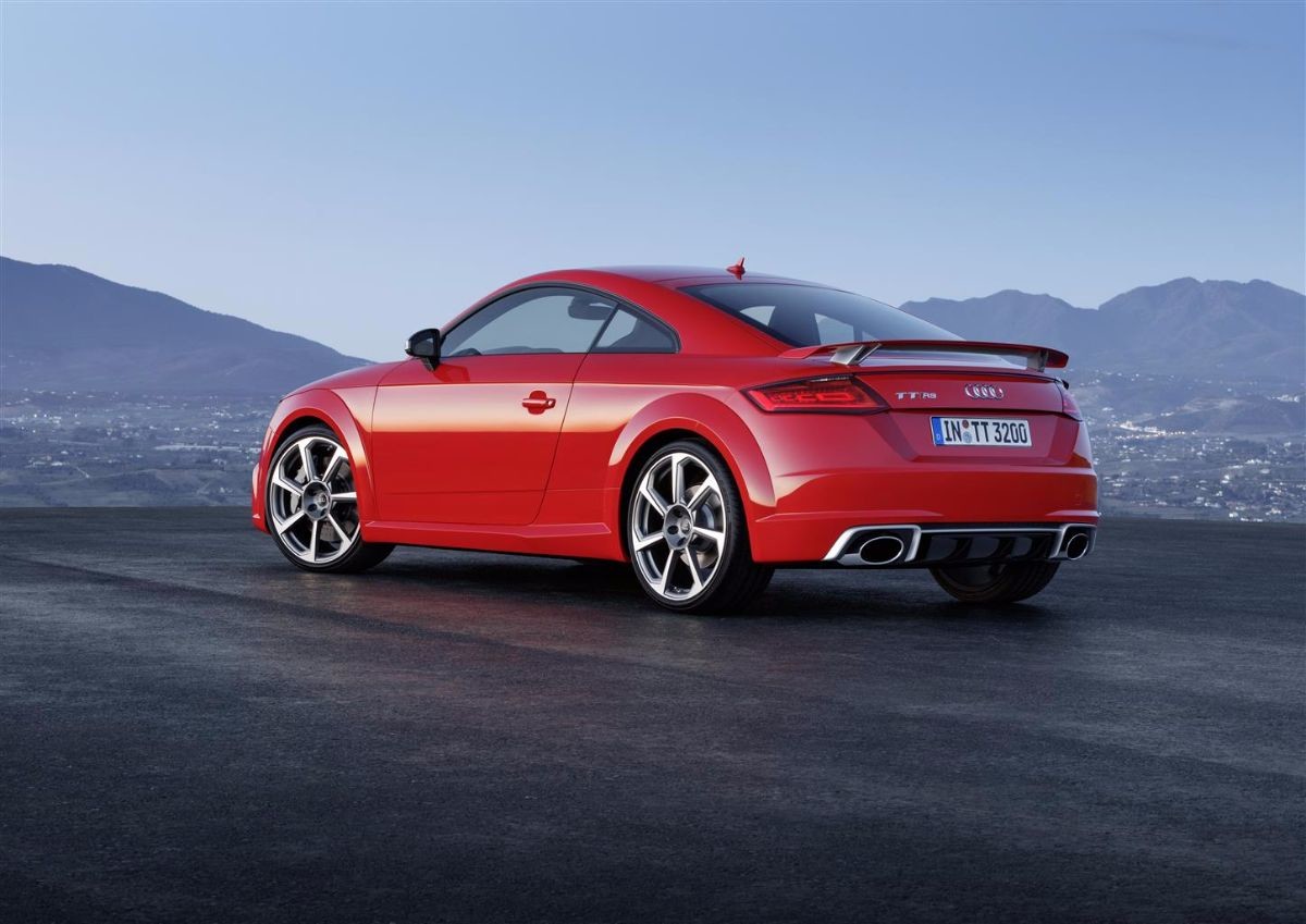 La nuova Audi TT RS fa sul serio