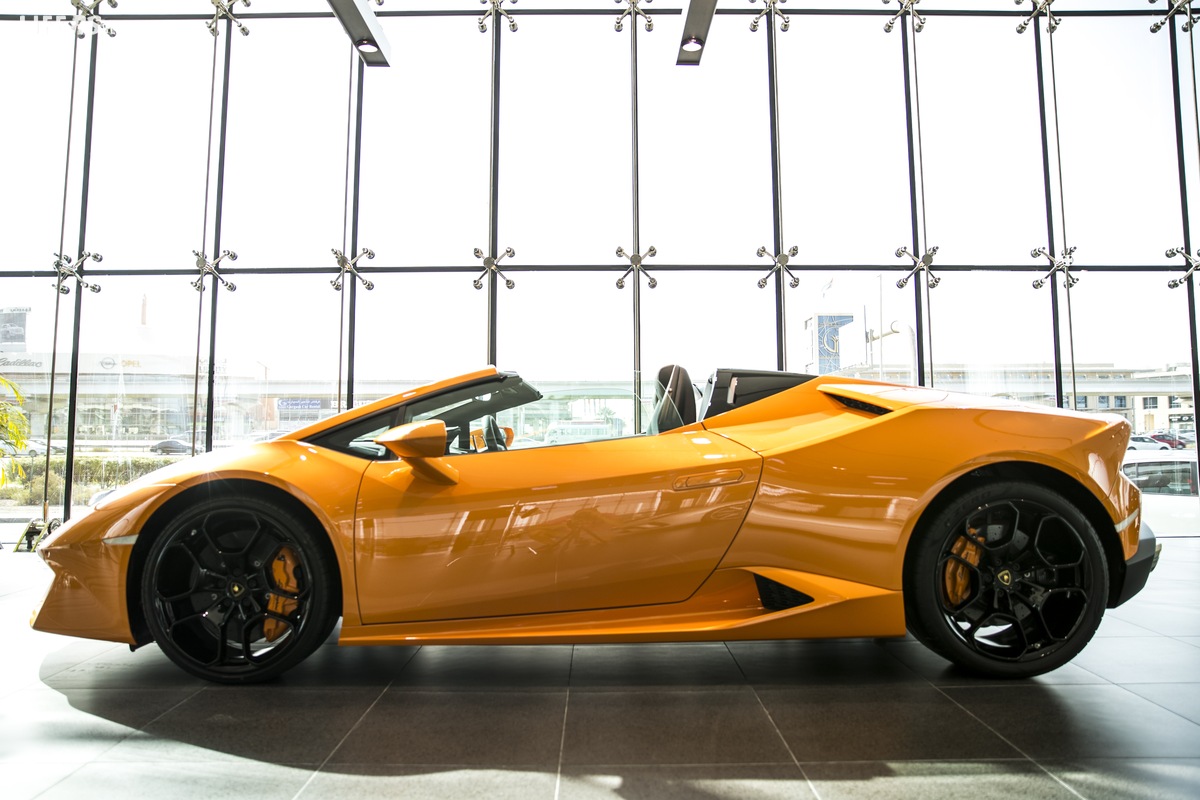 Lo showroom Lamborghini più grande al mondo a Dubai