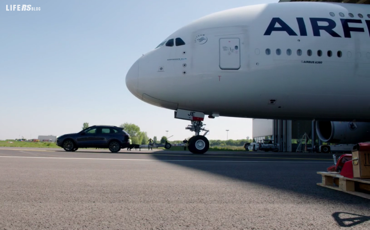 Porsche Cayenne traina un Airbus A380