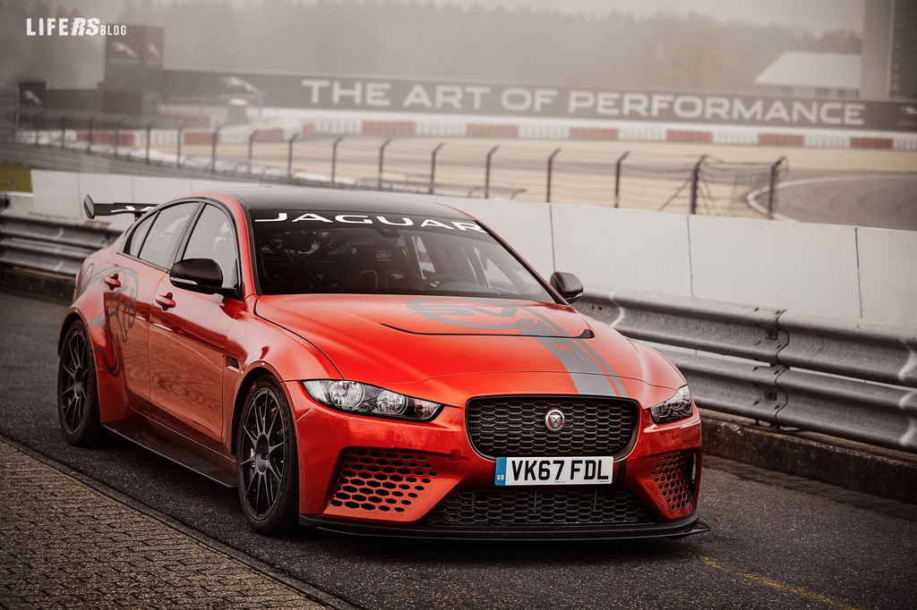 Jaguar XE SV Project 8: giro record al Nürburgring