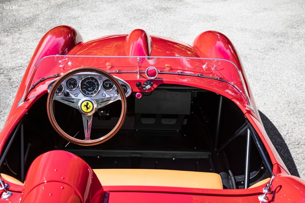 Testa Rossa J, una replica in scala di un celebre modello storico