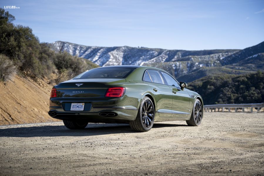 Flying Spur Hybrid meravigliosa combinazione di tecnologia