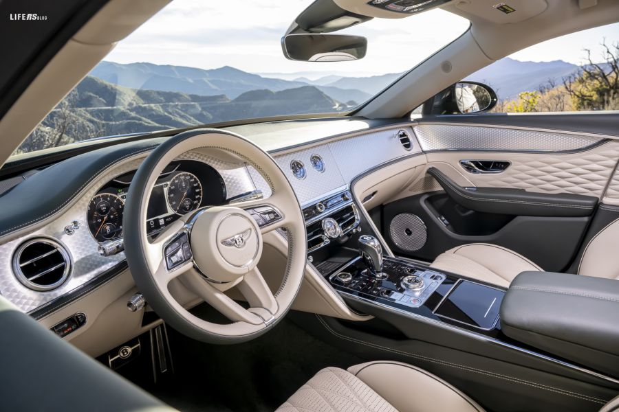 Flying Spur Hybrid meravigliosa combinazione di tecnologia