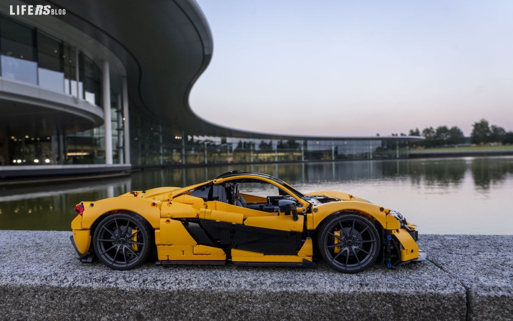 LEGO Technic celebra l'hypercar McLaren P1