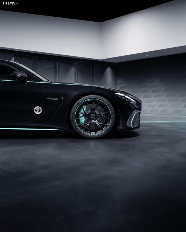 AMG GT 63 Pro 2025, con una livrea ispirata alla F1