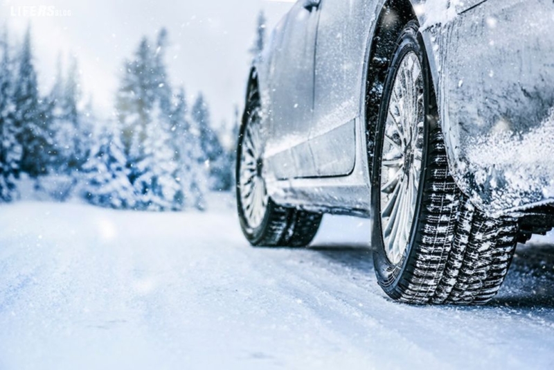 Vacanze invernali: affrontarle in sicurezza con la propria auto